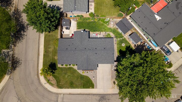 Property Photo:  1205 N Cumberland Dr  ID 83704 