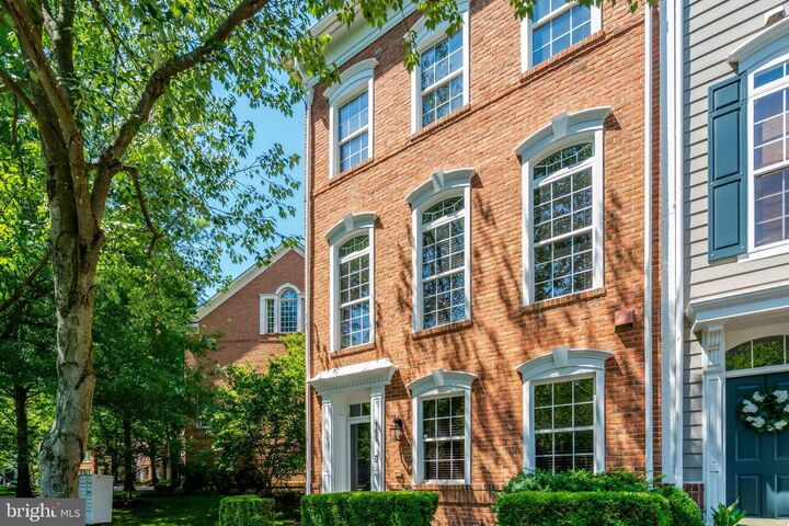 Property Photo:  165 Cameron Station Boulevard  VA 22304 
