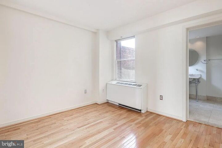 Property Photo:  815 King Street 4A  VA 22314 