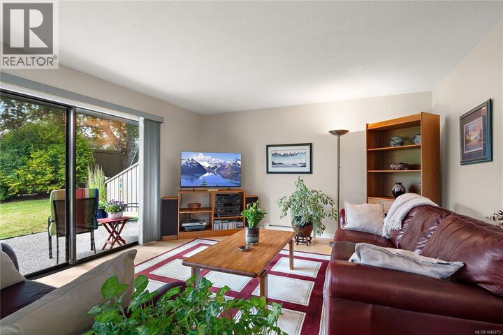 Property Photo: 1950 Cultra Avenue 8 BC V8M 1Y9