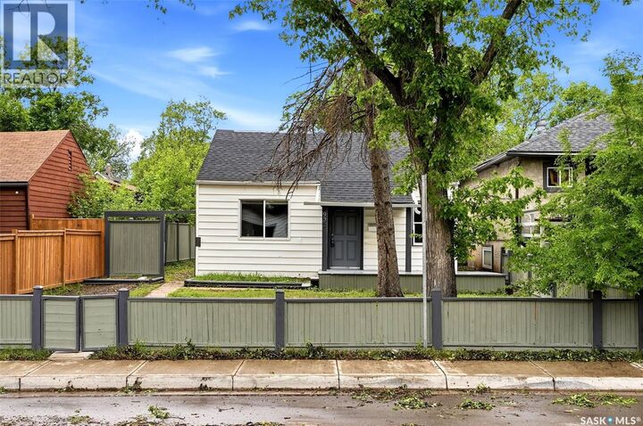 Property Photo:  922 Athol Street  SK S4T 3B7 