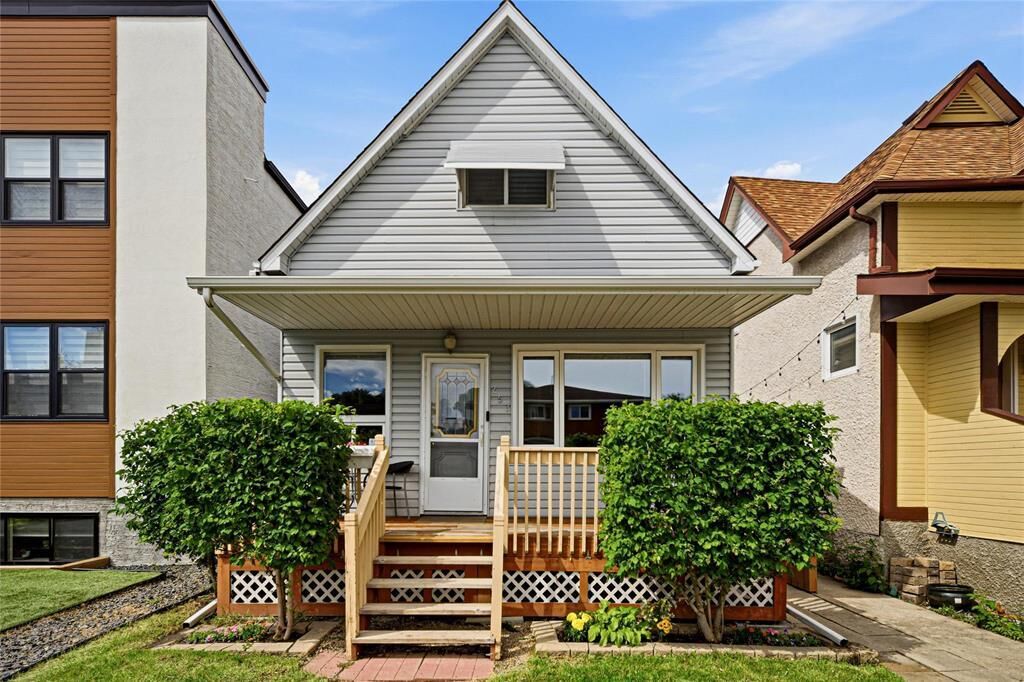 Property Photo:  253 Bertrand Street  MB R2H 0N8 