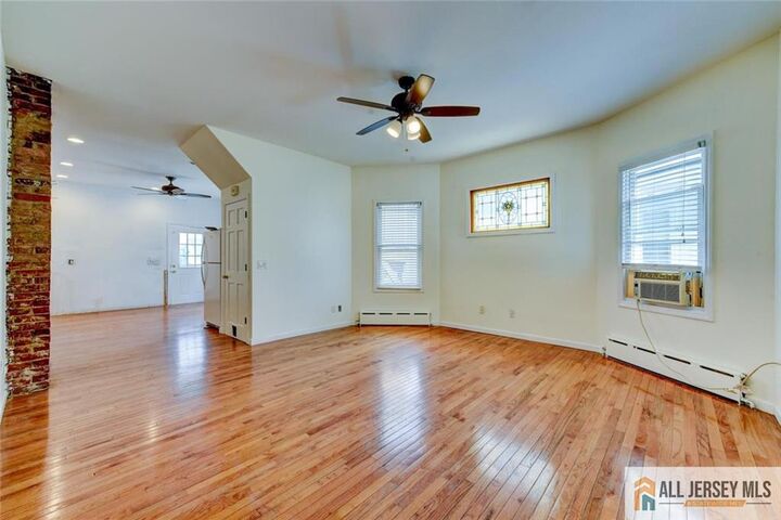 Property Photo:  37 E Somerset Street 1  NJ 08869 