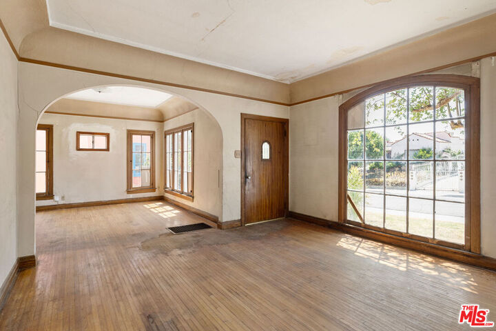Property Photo: 1418 N Avenue 55 CA 90042