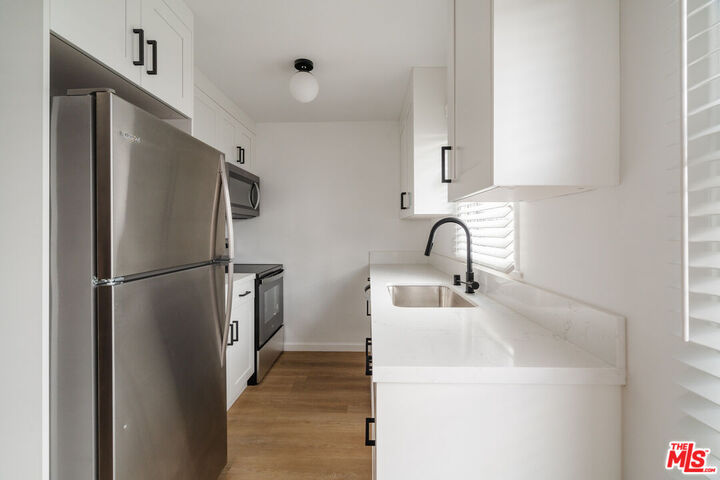 Property Photo: 1147 Horn Ave CA 90069