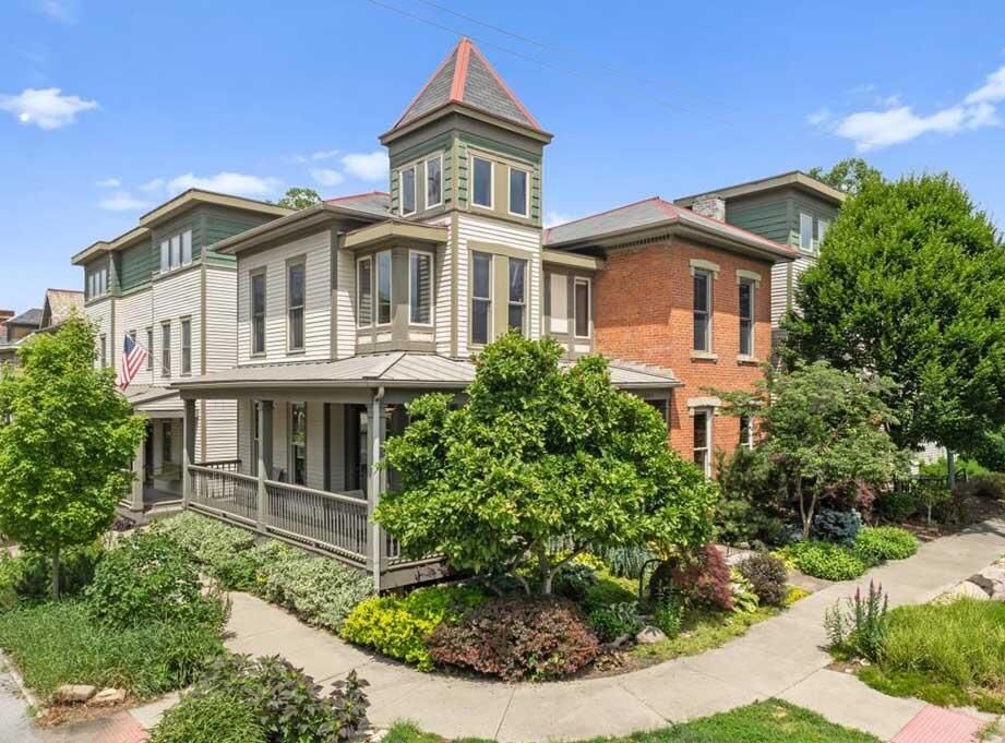 Property Photo: 1085 Highland Street OH 43201