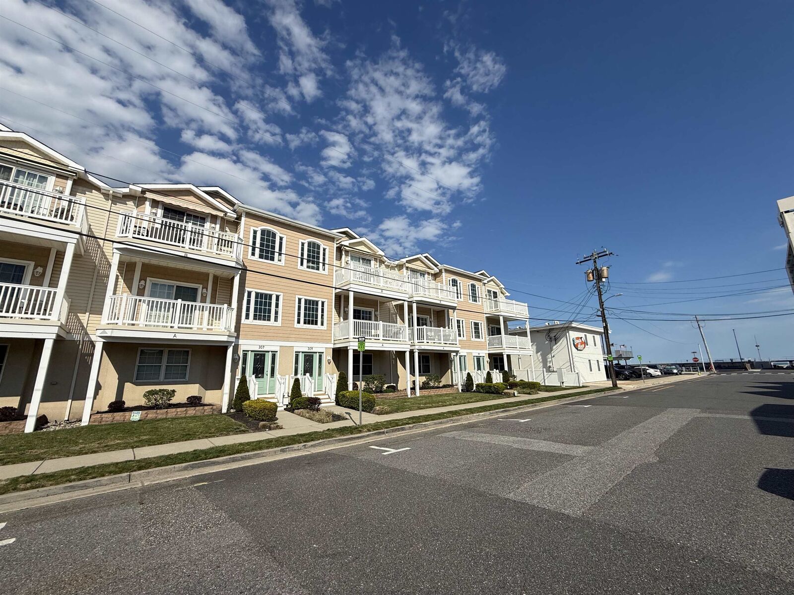 Property Photo:  307 E Bennett  NJ 08260 