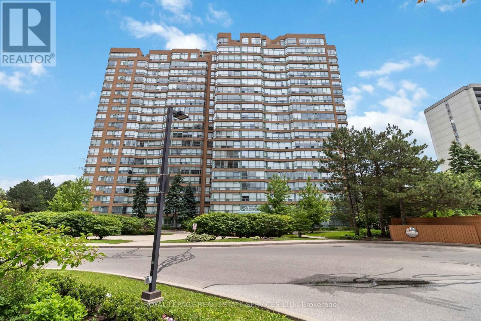 Property Photo:  1276 Maple Crossing Boulevard 1710  ON L7S 2J9 