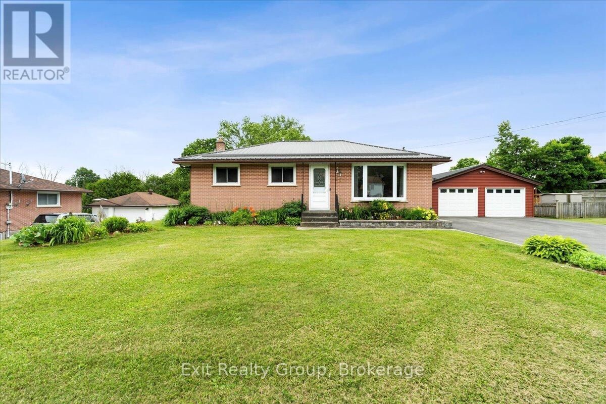 Property Photo:  29 Barry Road  ON K8V 0M3 