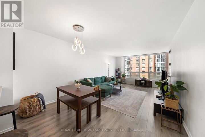 Property Photo:  5785 Yonge Street 601  ON M2M 4J2 