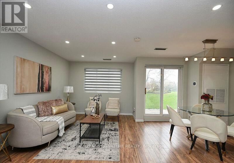 Property Photo: 2001 Bonnymede Drive 22 ON L5J 4H8