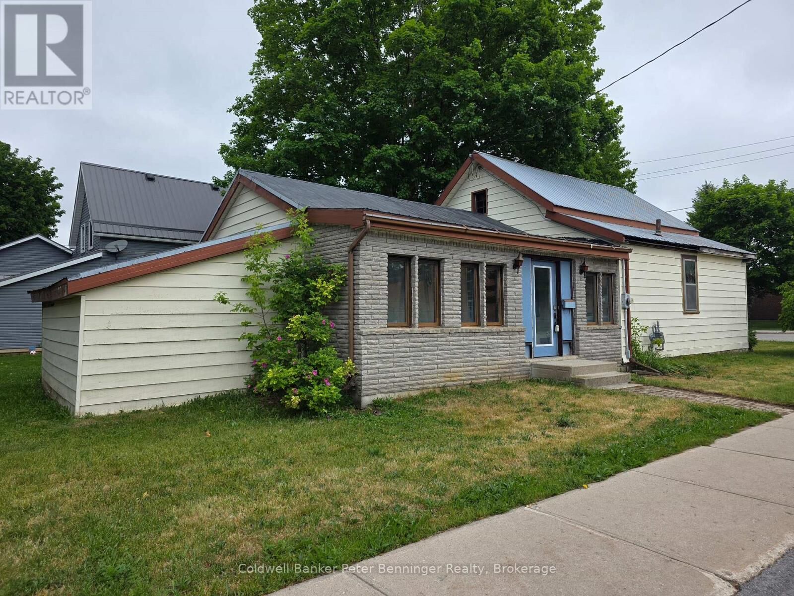 Property Photo:  21 Peter Street South  ON N0G 2V0 