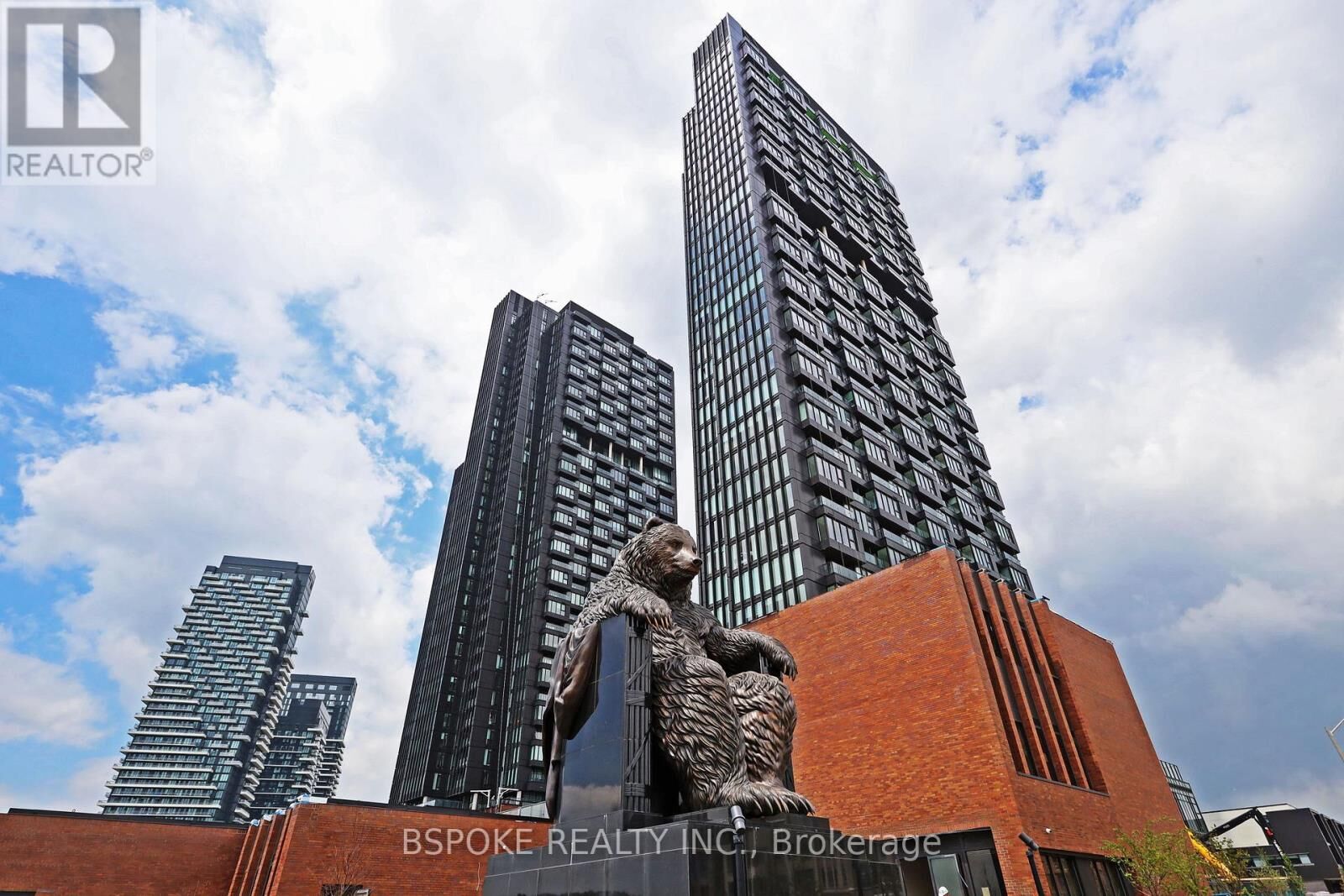 Property Photo: 5 Quarrington Lane 2902 ON M3C 0S5