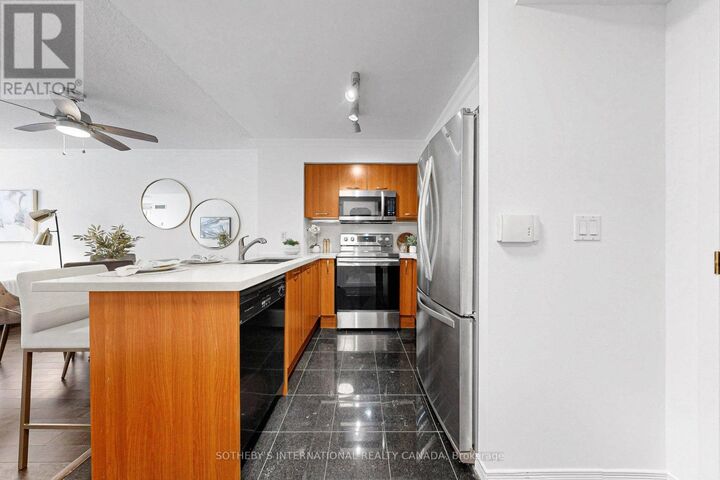 Property Photo:  55 Harrison Garden Boulevard 204  ON M2N 7G3 
