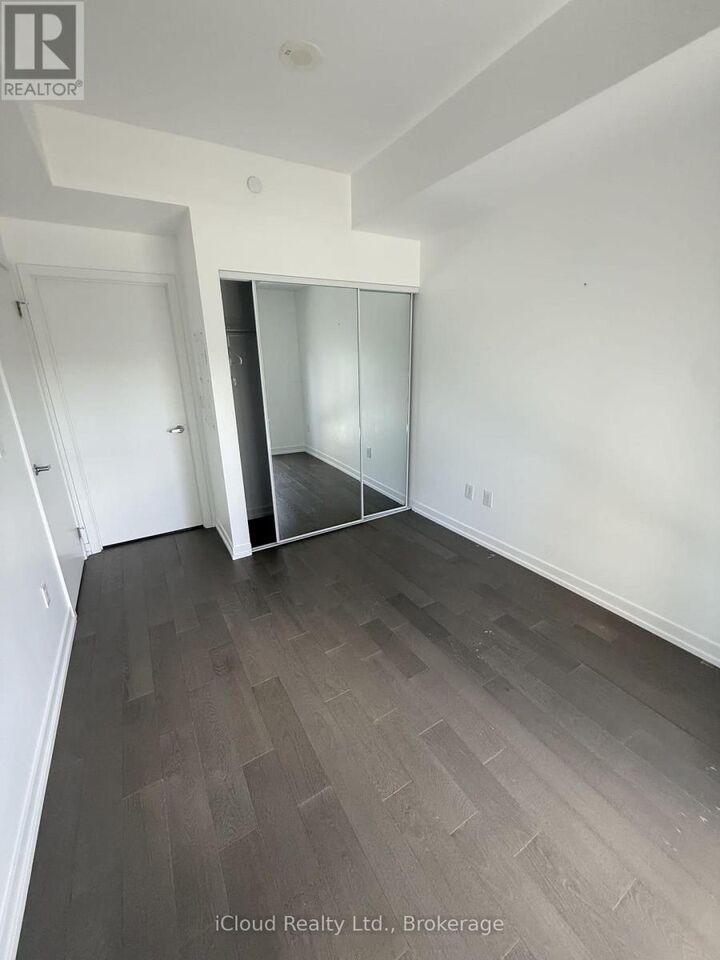 Property Photo: 2520 Eglinton Avenue West 621 ON L5M 0Y2