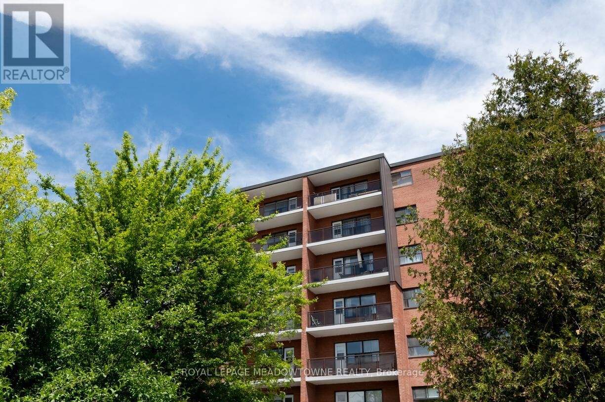 Property Photo:  1017 Seneca Avenue 408  ON L5G 3X5 