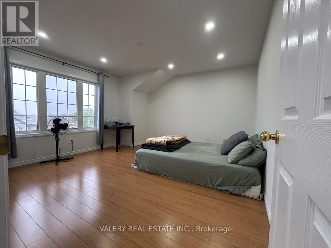 Property Photo:  21 Sorrento St Street 1  ON N2R 0A4 