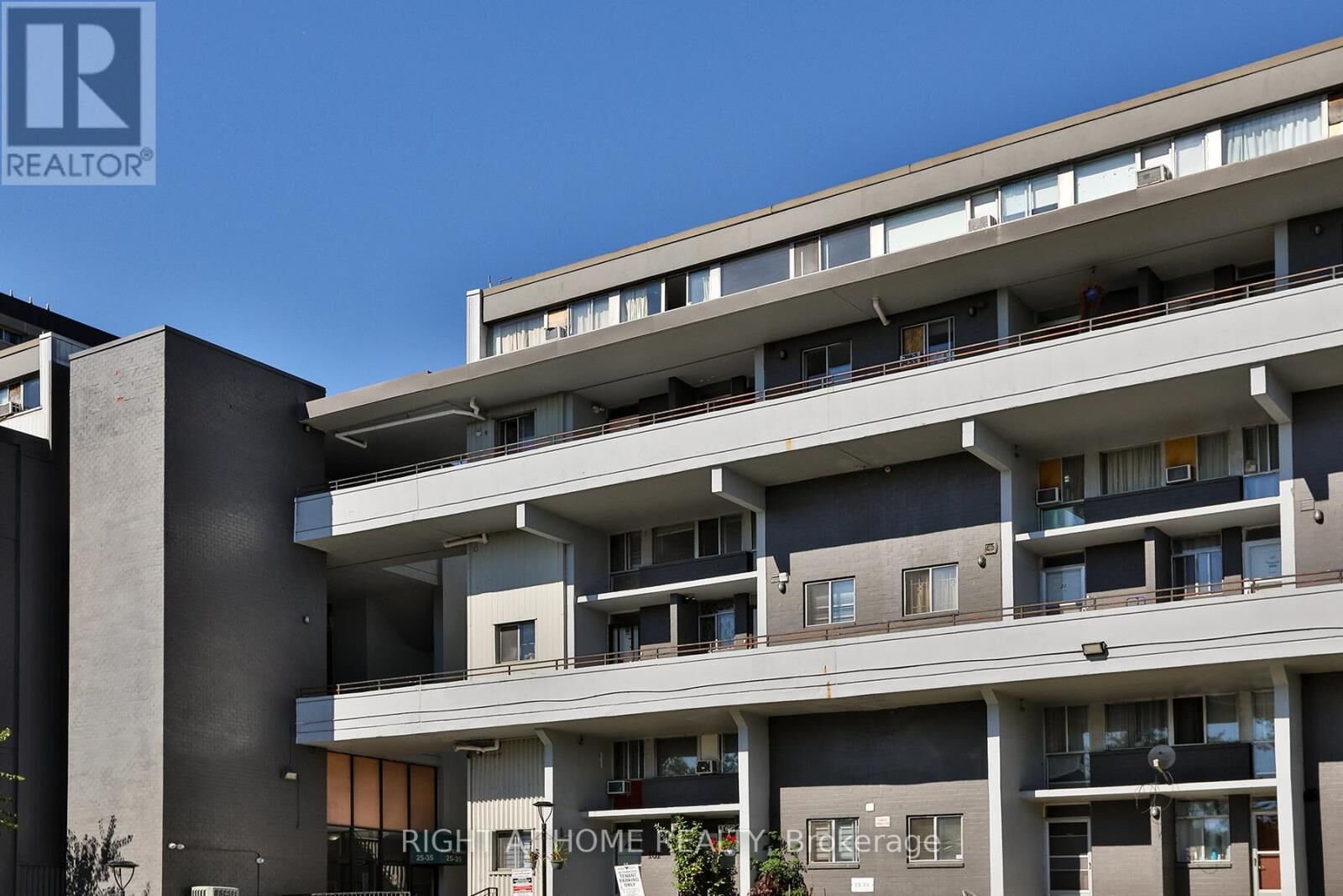 Property Photo:  35 Sunny Glenway 302  ON M3C 2Z5 