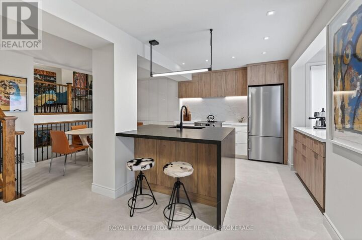 Property Photo:  1 Place D'Armes Place 43  ON K7K 6S2 