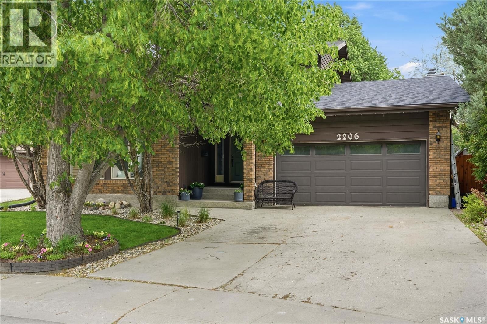 Property Photo:  2206 Hanover Crescent E  SK S4V 0Z6 