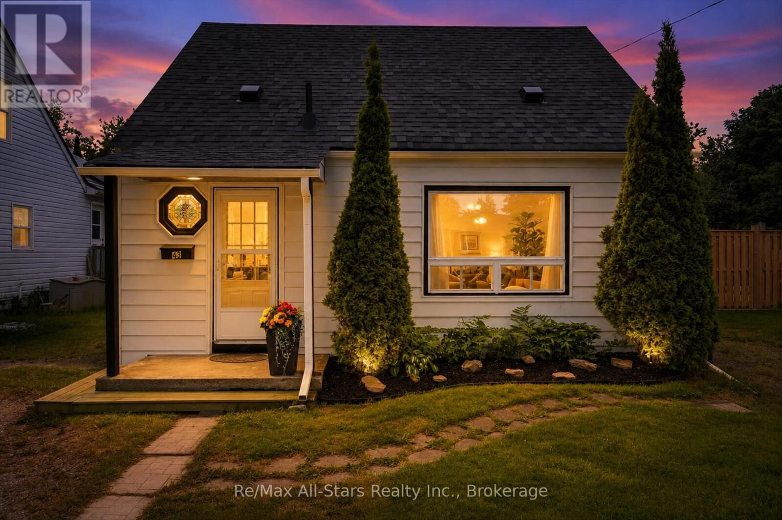 Property Photo:  43 Melbourne Street East  ON K9V 1X8 