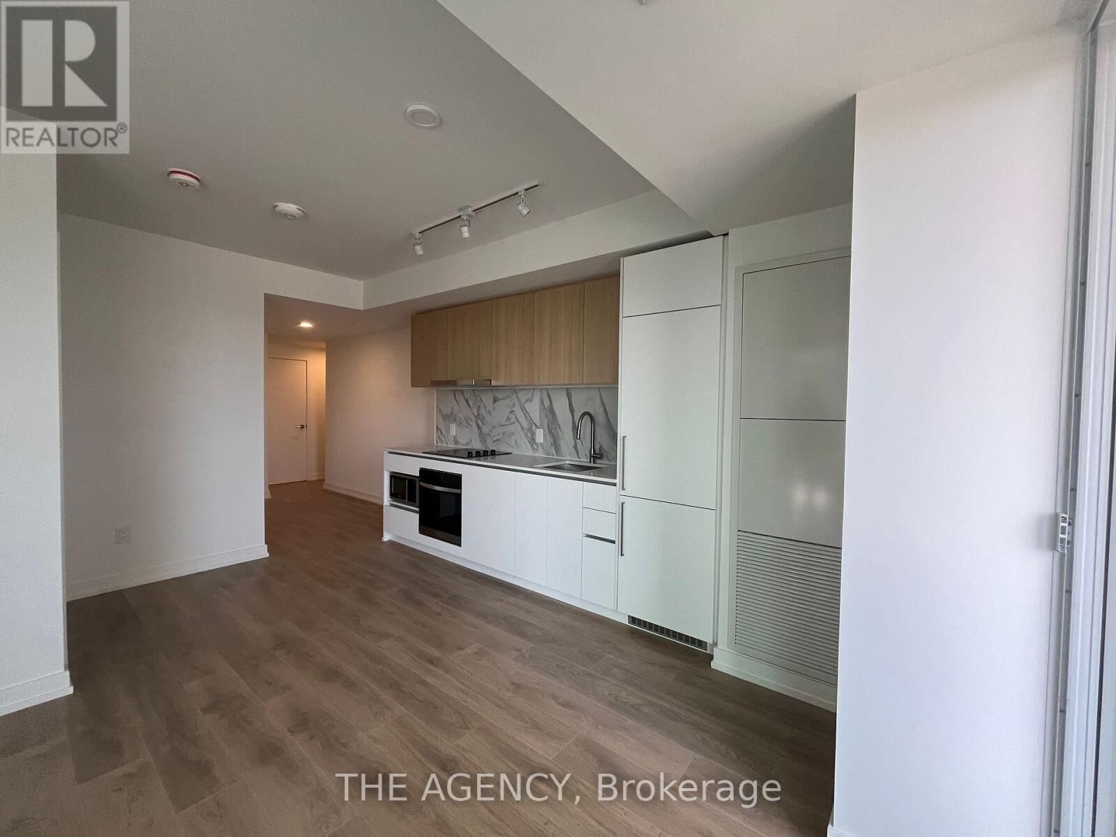 Property Photo:  1100 Sheppard Avenue West 215  ON M3J 0H1 