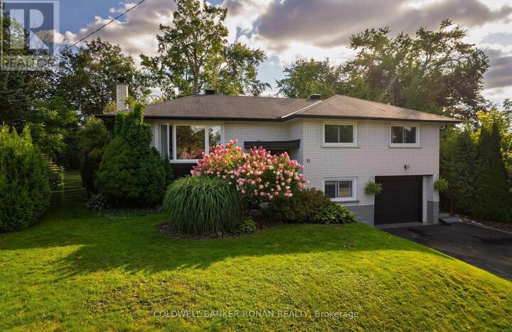 Property Photo: 11 Pratt Road ON L4M 2K9