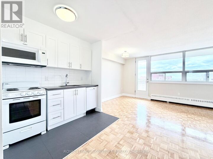 Property Photo: 1500 Bathurst Street 1103 ON M5P 3L3