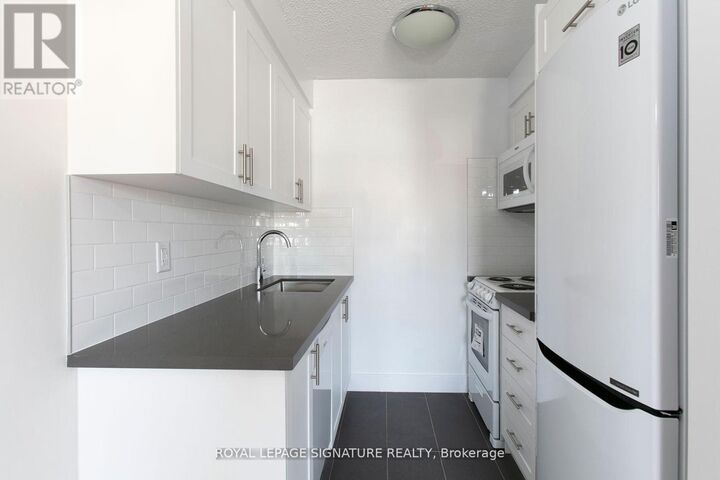 Property Photo:  990 Avenue Road 206  ON M5P 2K8 