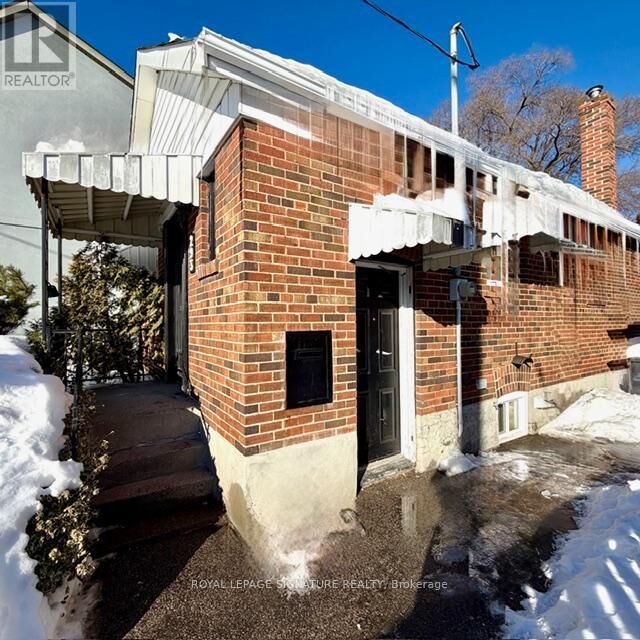 Property Photo:  293 Glebemount Avenue Lower  ON M4C 3V4 