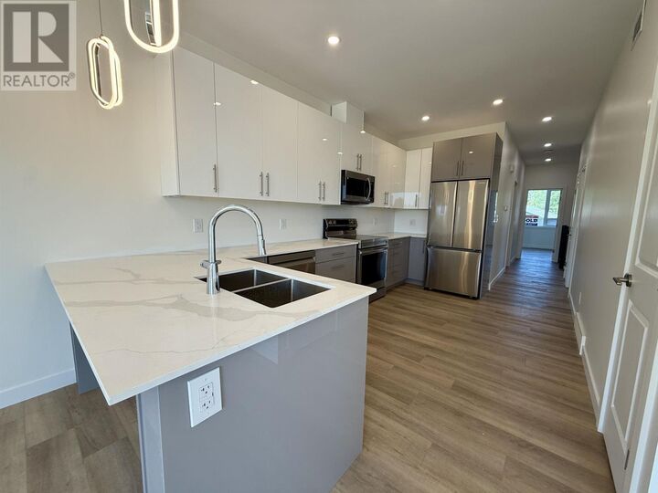 Property Photo: 156 Bruin Cres ON P7C 0C6