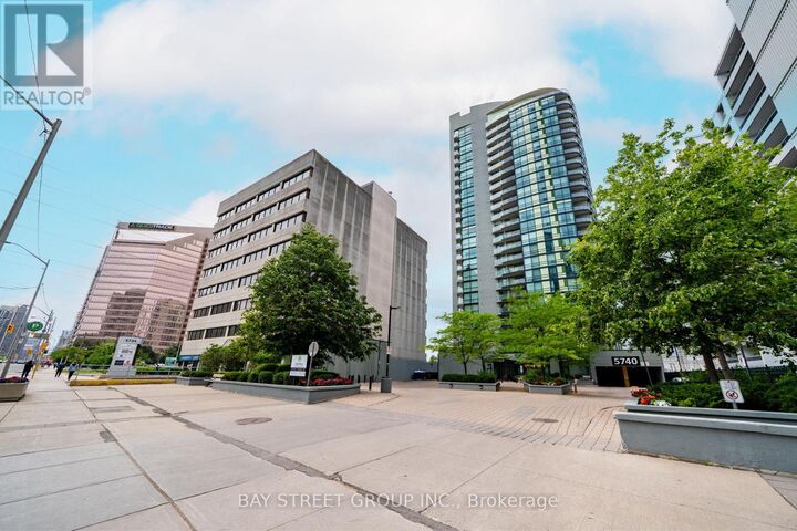 Property Photo:  5740 Yonge Street 2009  ON M2M 3T3 