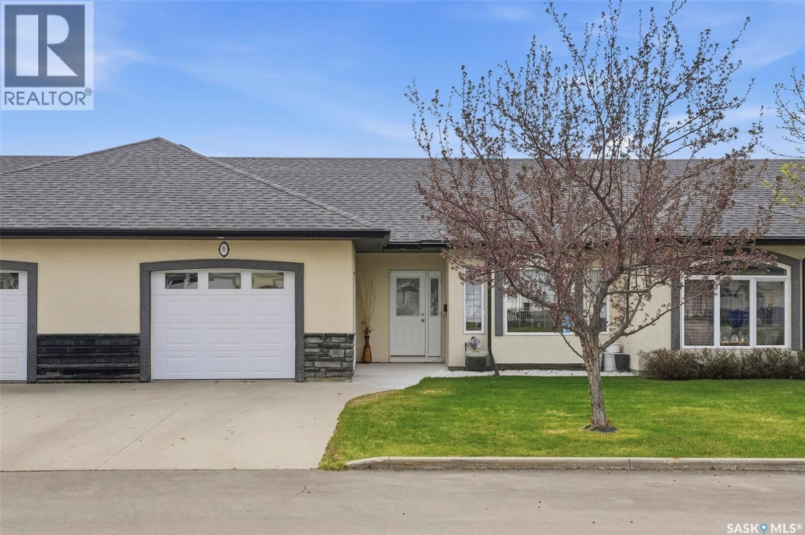 Property Photo: 8 320 3rd Street SK S0K 3A0