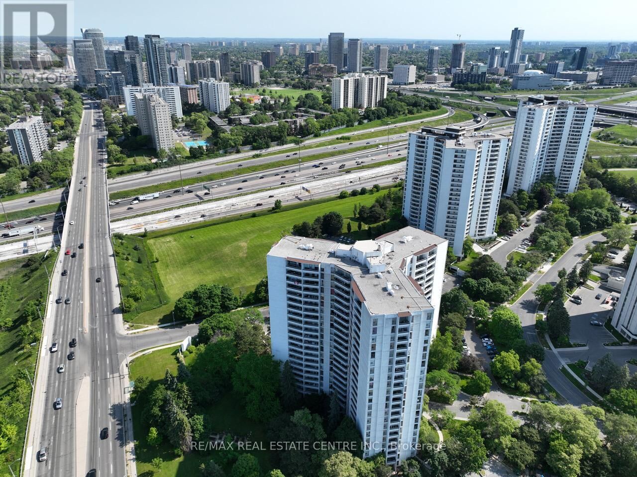 Property Photo: 150 Graydon Hall Drive 1002 ON M3A 3B3