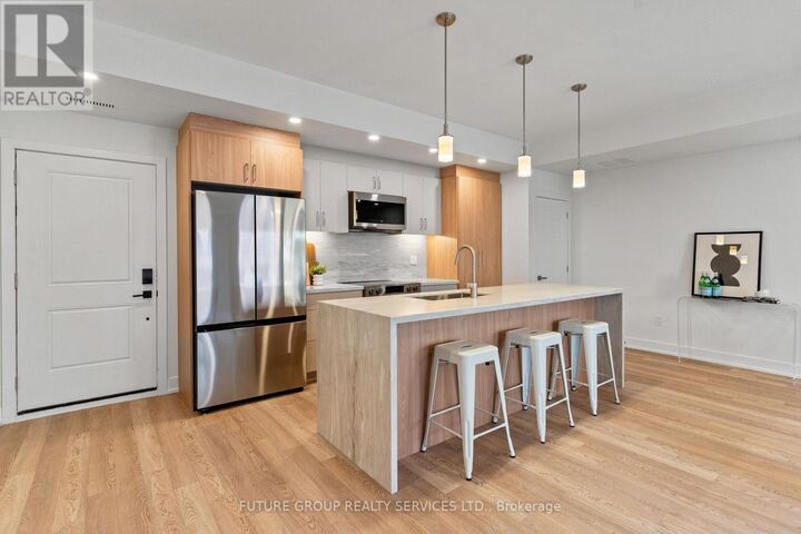 Property Photo: 86 Kenwood Avenue Unit 5 ON M6C 2S2