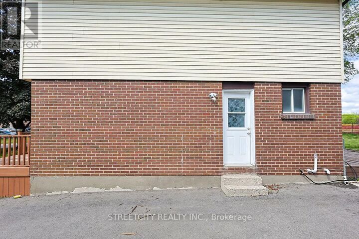 Property Photo:  208 Admiral Drive  ON N5V 1H8 