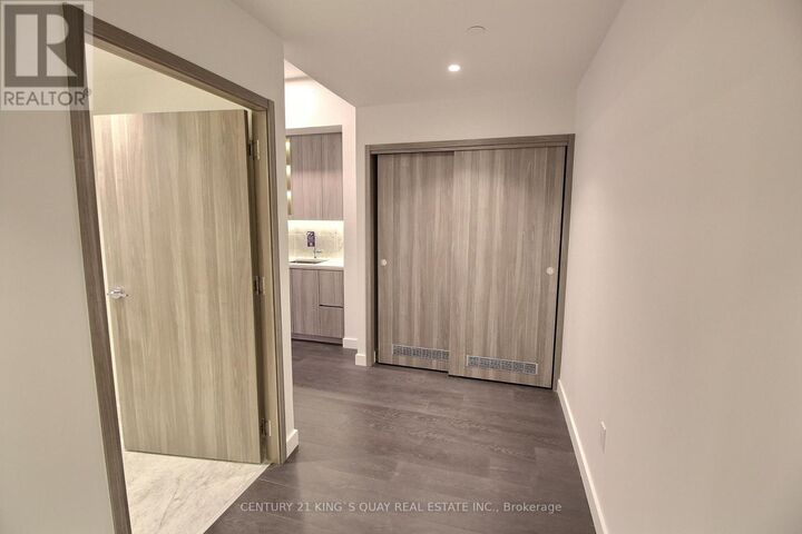 Property Photo:  85 McMahon Drive 211  ON M2K 0H1 
