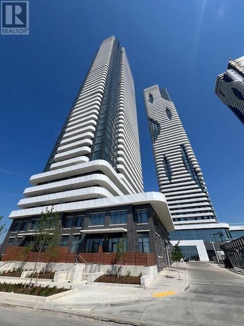 Property Photo:  225 Commerce Street 5211  ON L4K 0R1 