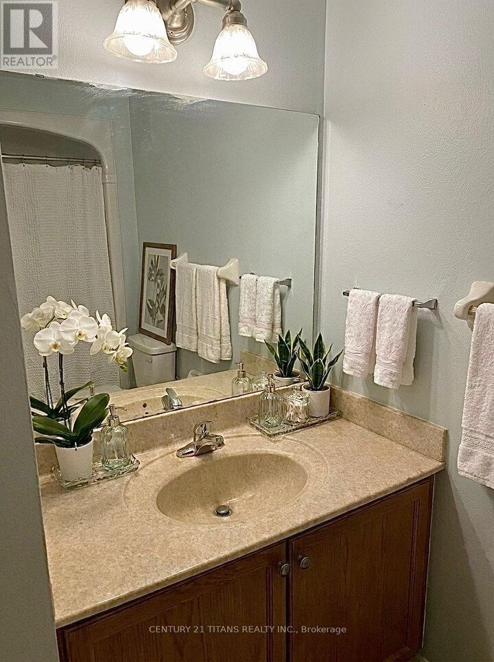 Property Photo:  12 Rean Drive 214  ON M2K 3C6 