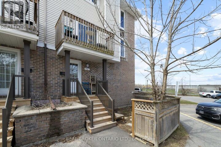Property Photo: 7 Timberview Way 3 ON K2H 9M5