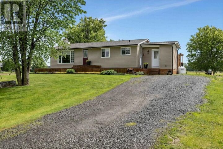 Property Photo: 3217 Woodkilton Road ON K0A 1T0