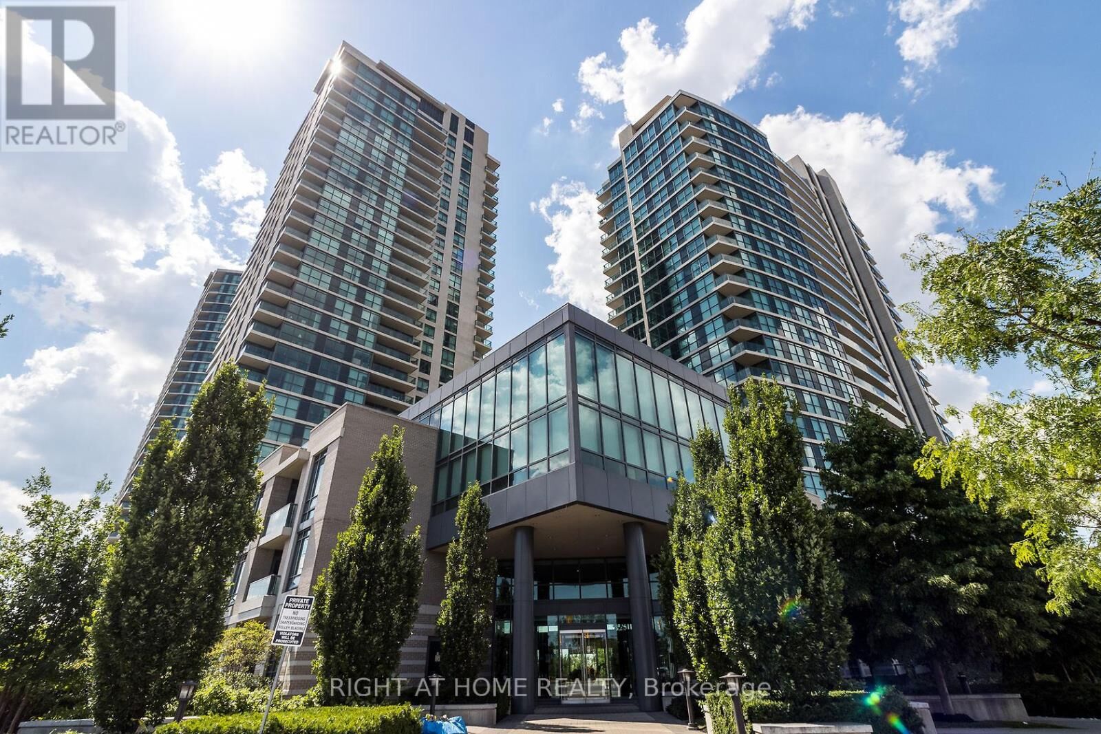 Property Photo:  215 Sherway Gardens Road 2805  ON M9C 0A4 