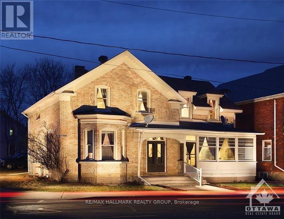 Property Photo:  15 Elmsley St N Street  ON K7A 2G4 
