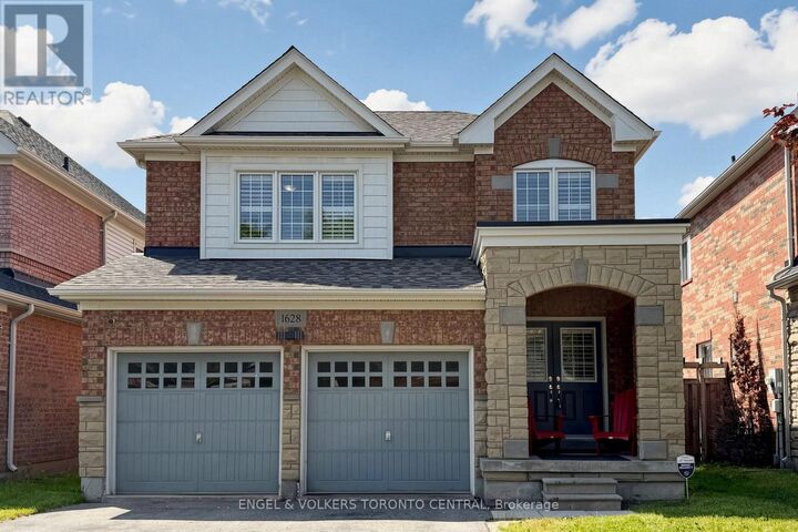 Property Photo:  1628 Pennel Drive  ON L1K 0K1 