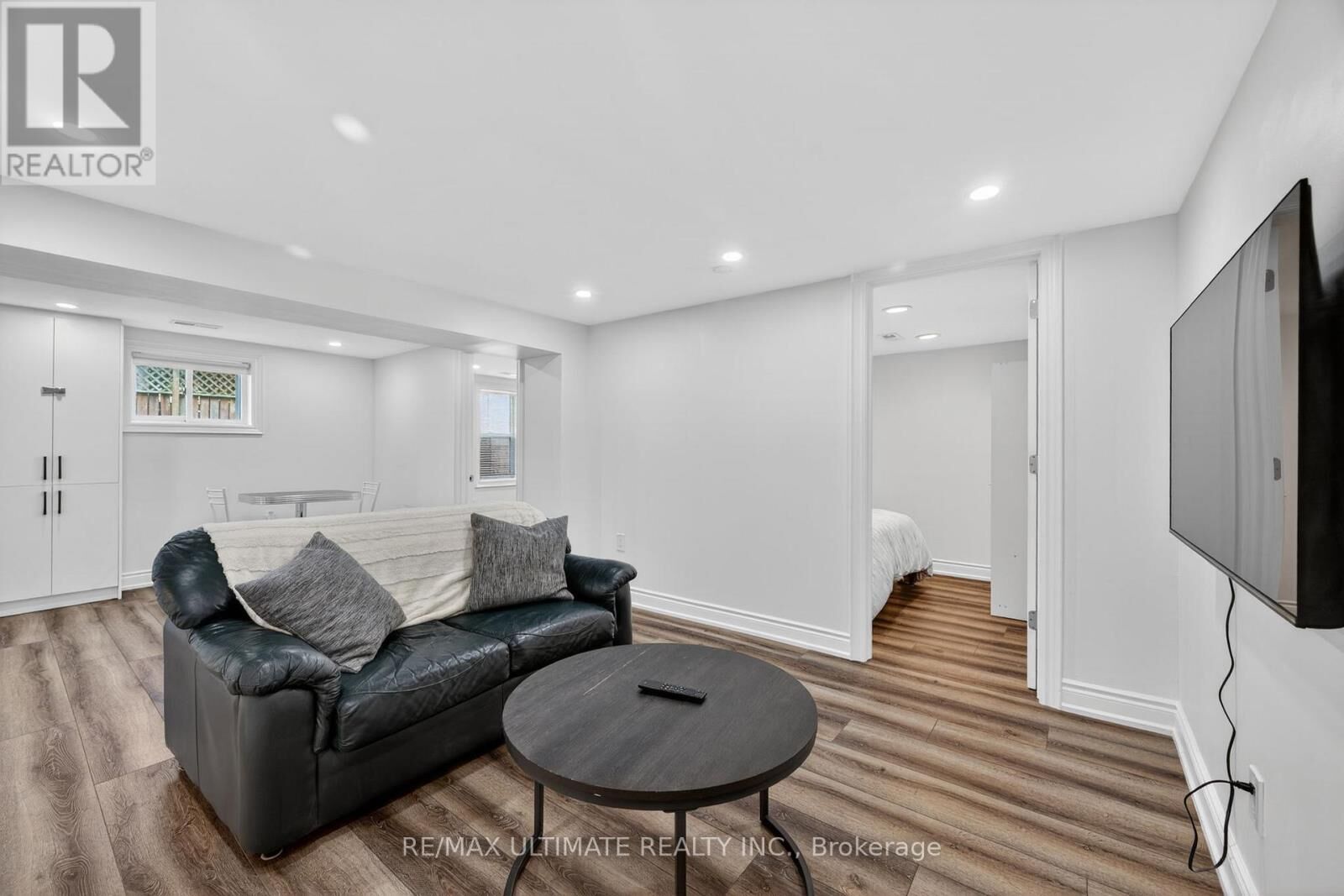 Property Photo:  818 Krosno Boulevard Basement  ON L1W 1G8 