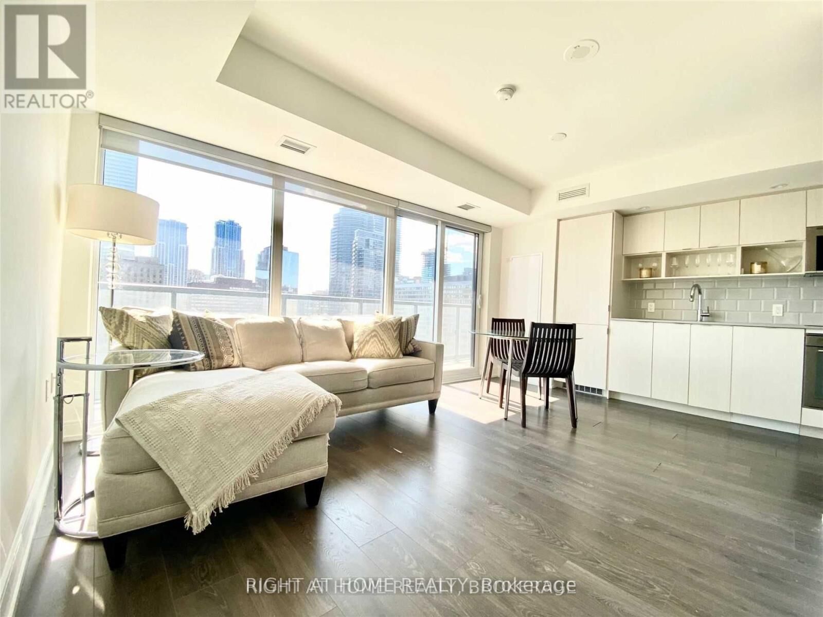 Property Photo:  89 McGill Street 1412  ON M5B 0B1 