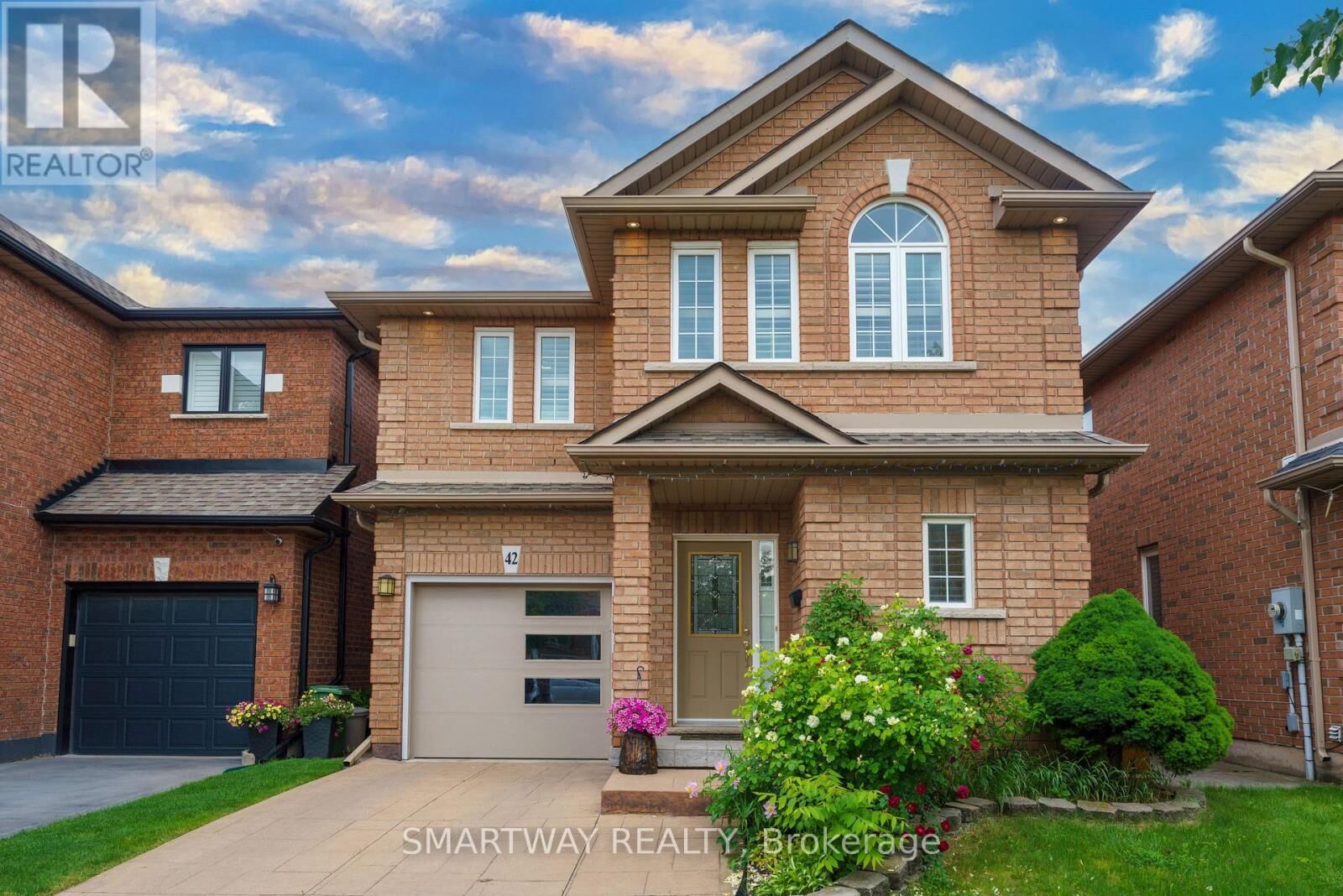 Property Photo:  42 Peachwood Crescent  ON L8E 5Z8 