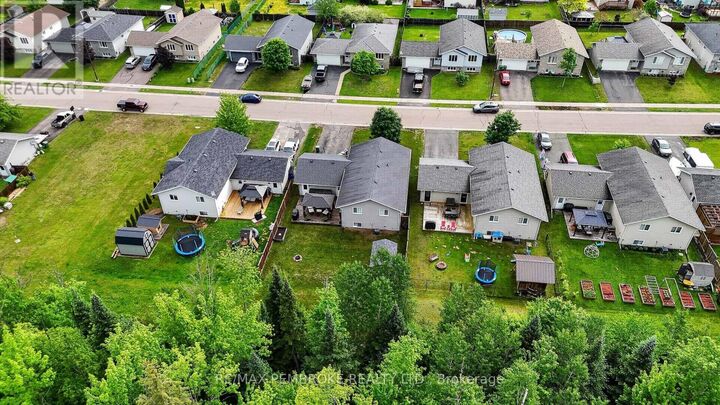 Property Photo: 61 Oak Avenue ON K8H 0B5