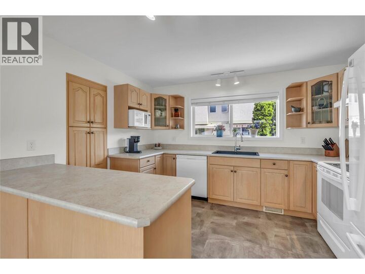 Property Photo:  166 Green Avenue West 103  BC V2A 3T1 