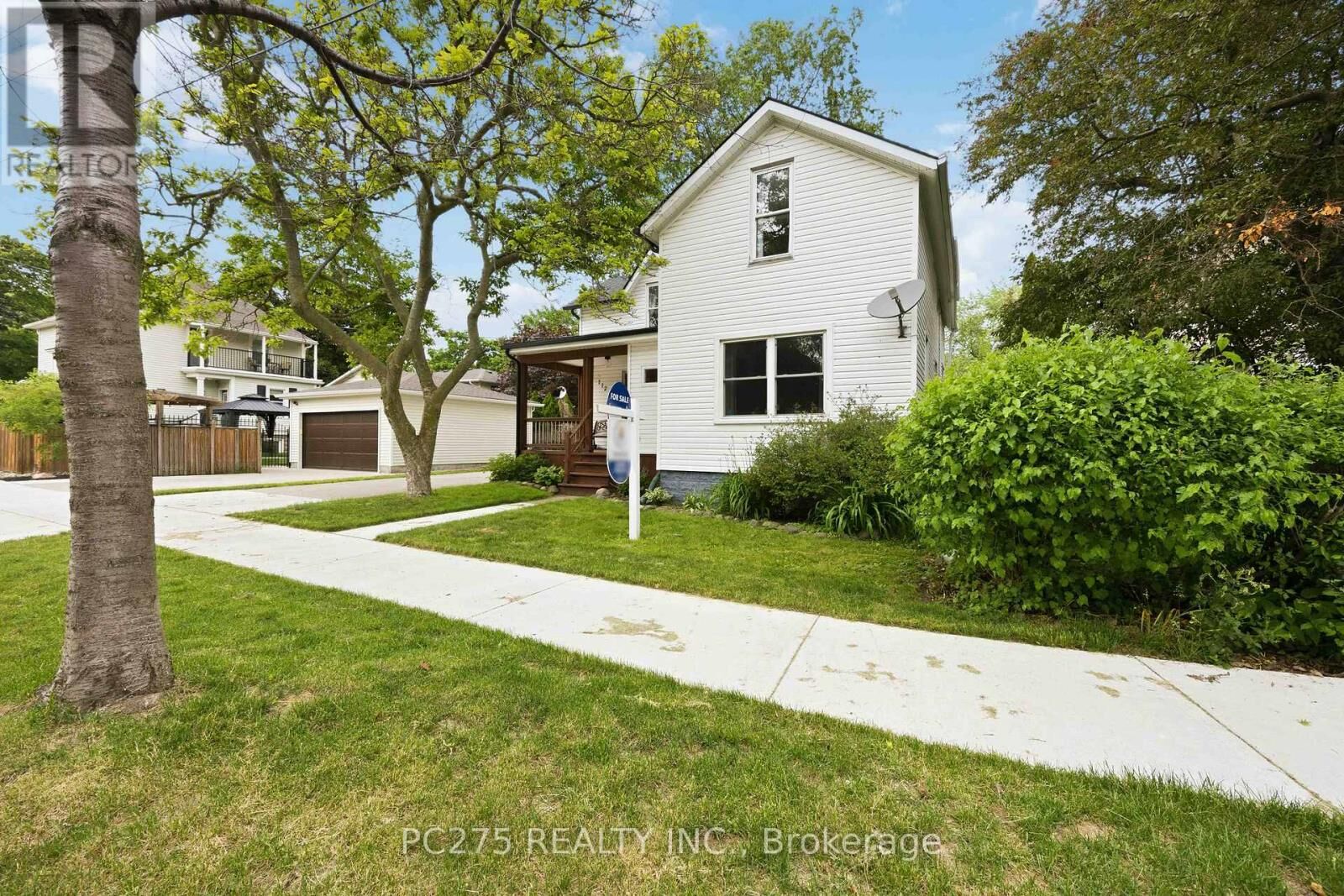 Property Photo:  112 Essex Street  ON N7T 4R7 